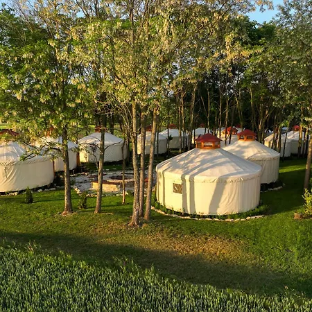 юртов лагер наедно