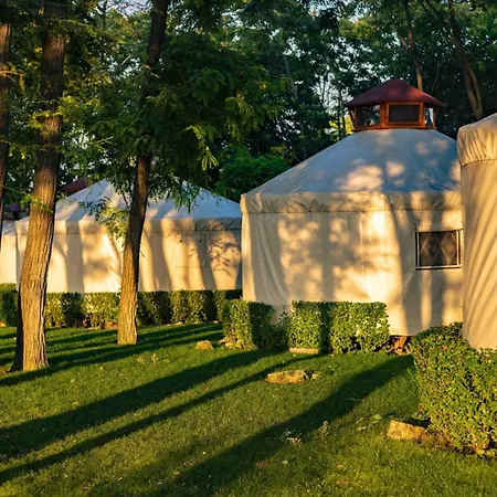 юртов лагер наедно *