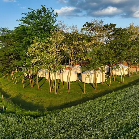 юртов лагер наедно