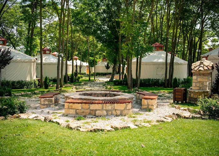 юртов лагер наедно Campingplads Neofit Rilski